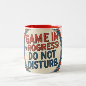 MUG "GAME IN ROGRESS – DO NOT DISTURB". (Centre)