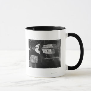 Mug Garçon dans le châle de prière pendant la nouvelle
