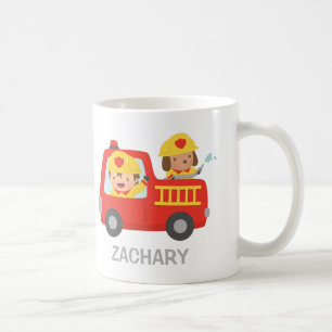 Mug Garçon et chien mignons de pompier dans le camion