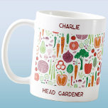 Mug Gardener à tête personnalisée<br><div class="desc">Un motif marrant d'art végétal,  parfait pour votre jardinier préféré. Modifiez le nom et le texte de la jardinière pour personnaliser. Art original de Nic Squirrell.</div>