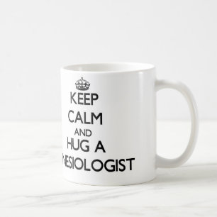 Mug Gardez le calme et étreignez un Kinesiologist