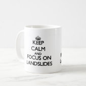 Mug Gardez le calme et le foyer sur des éboulements (Devant gauche)