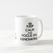 Mug Gardez le calme et le foyer sur la rénovation (Devant droit)