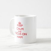 Mug Gardez le calme et le foyer sur le jambon (Devant gauche)