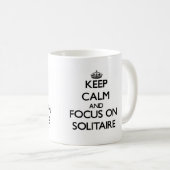 Mug Gardez le calme et le foyer sur le solitaire (Devant droit)