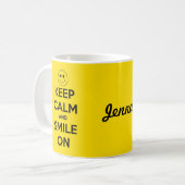 Mug Gardez le calme et souriez sur le jaune (Devant gauche)