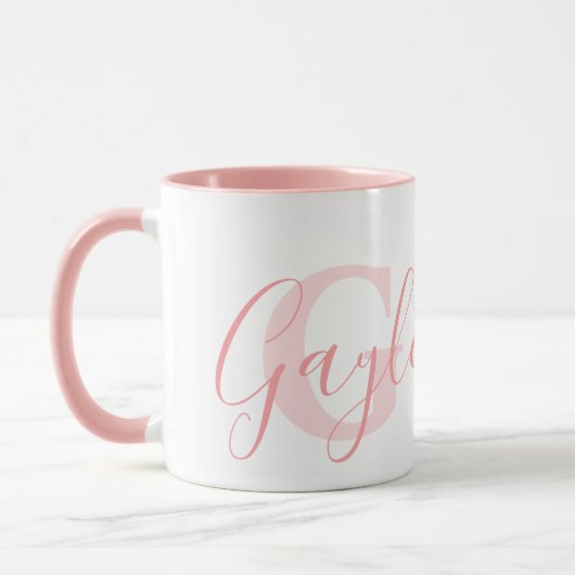 Mug Gayle name meaning and monogram soft pink text (Gauche)