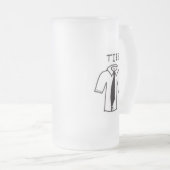 Mug givrée avec chemise noire et blanche avec logo (Devant droit)