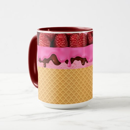 Mug Glace à la fraise avec cône de gaufre (Devant gauche)