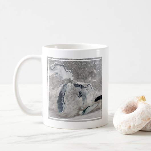 Mug Glace Sur Les Grands Lacs, États-Unis. (Avec donut)