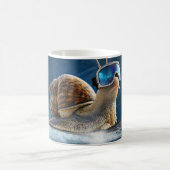 Mug Glacière que le reste, l'escargot de snowboard. (Centre)
