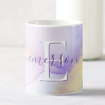 Mug Glam Lilac Gold Abstrait Peinture Élégant Monogram<br><div class="desc">Personnalisez facilement ce style glamour abstrait couleur lilas peinture et faux or spray arrière - plan avec vos détails personnalisés.</div>