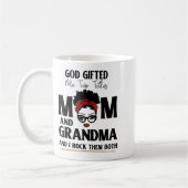 Mug God Gifted Me Two Titles Mom And Grandma And I Roc (Gauche)