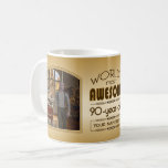 Mug Gold 90th Birthday World's Best Custom Photo Frame<br><div class="desc">Célébrez l'anniversaire marquant de votre aîné préféré avec ce cadeau classe qui leur rappelle à quel point ils sont fabuleux. Des lignes et des tons clairs de brun, d'or et de crème composent ce cadre simple mais élégant qui peut être customisé avec votre photo, nom, initiales ou autre texte favori....</div>