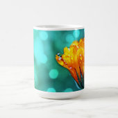 Mug Golden Marigold sur Turquoise Bokeh (Centre)