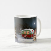 Mug Golden Retriever Caravan Christmas Adventure (Devant droit)