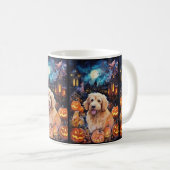 Mug Goldendoodle d'Halloween avec citrouilles effrayan (Devant droit)