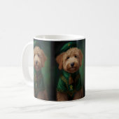 Mug Goldendoodle Dog en tenue de la Saint Patrick (Devant gauche)