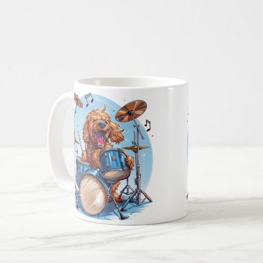 Mug Goldendoodle Dog Playing Drums (Devant gauche)