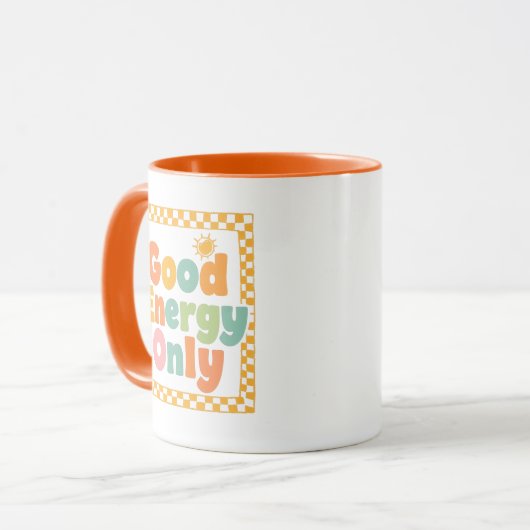Mug "Good Energy Only" 70s Style Typography (Devant gauche)