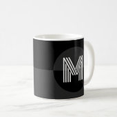 Mug Gothique noir gris foncé géométrique Monogramme mo (Devant droit)