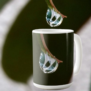 Mug Goutte de pluie sur la pointe d'une feuille avec m