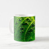 Mug Gouttes de pluie sur une feuille (Devant gauche)