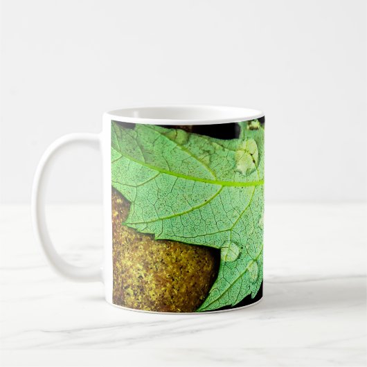 Mug Gouttes de pluie sur une feuille (Gauche)