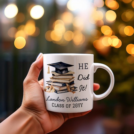 Mug Grad Casquette et livres Diplôme Il l'a fait