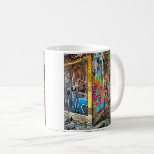 Mug Graffiti de rue abandonné (Devant droit)