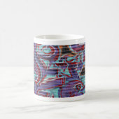 Mug Graffiti violet sur un volet (Centre)