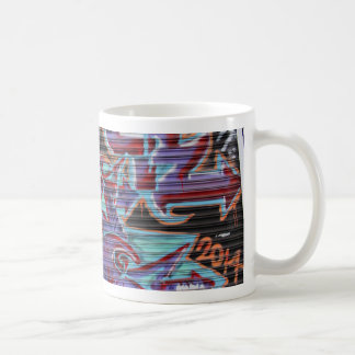 Mug Graffiti violet sur un volet