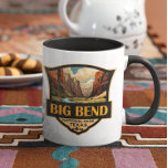 Mug Grand Bend National Park Illustration Insigne Rétr<br><div class="desc">Grande conception vectorielle vintage de pliage. Le parc national Big Bend est situé dans le sud-ouest du Texas et comprend toute la chaîne de montagnes du Chisos et une grande partie du désert du Chihuahuan.</div>