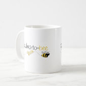 Mug Grand-maman d'abeille au T-shirt encore (Devant gauche)