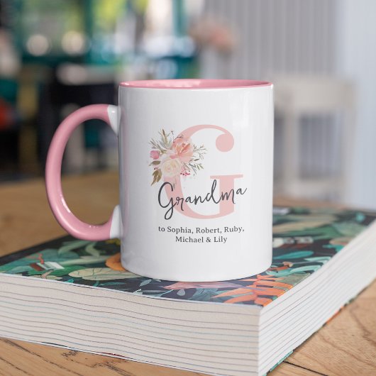 Mug Grand-mère initiale florale mignonne