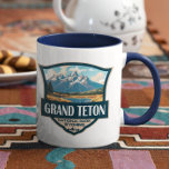Mug Grand Teton National Park Illustration Retro<br><div class="desc">Design d'illustration vectorielle Grand Teton. Le parc comprend les principaux sommets de la chaîne de Teton ainsi que la plupart des sections nord de la vallée connue sous le nom de Jackson Hole.</div>