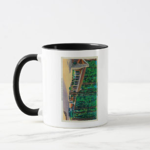 Mug Grande loge d'arbres dans le verger de Mariposa