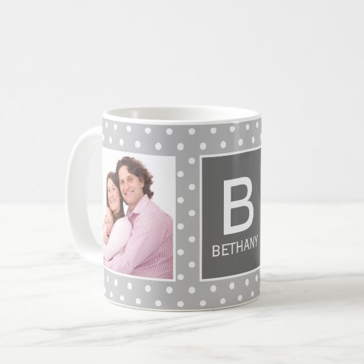 Mug Gray Polka Point Photo personnalisée Monogramme (Devant gauche)