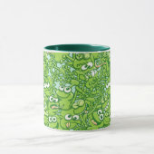 Mug Grenouilles vertes drôles empêtrées dans un motif (Centre)