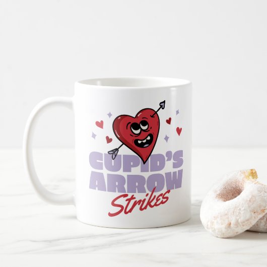 MUG GRÈVES DE FLÈCHE DE CUPID (Avec donut)