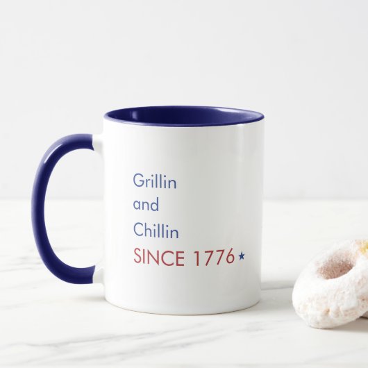 Mug Grillin et Chillin depuis 1776 4 juillet drôle (Avec donut)