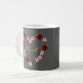 Mug gris avec couronne de fleurs (Devant gauche)