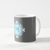 Mug Gris blanc de bleu glacier de monogramme de (Devant droit)