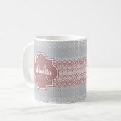 Mug Gris chic et rose cinglé rayures et monogramme (Devant gauche)
