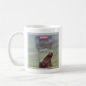 Mug Grizzly Bear Plays With Sign (Gauche)