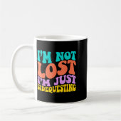 Mug Groovy I’m Not Lost, I’m Just Sidequesting – Funny (Gauche)