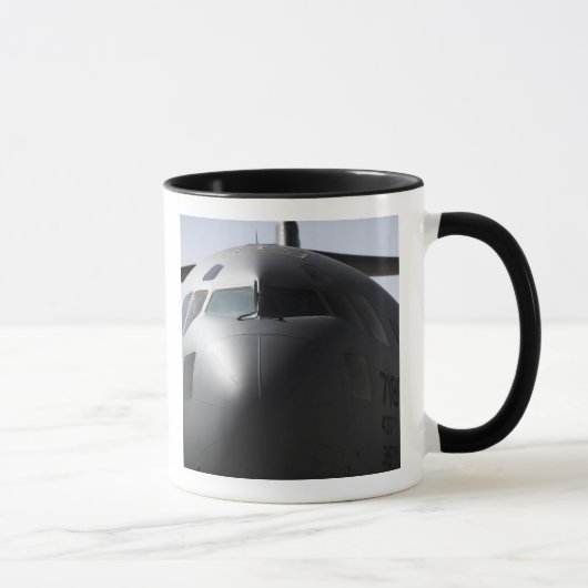 Mug Gros plan de l'avant d'un C-17 Globemaster III (Droite)