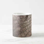 Mug Gros plan en cuir élégant : Motif texturé (Centre)