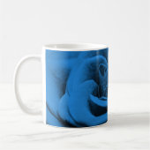 Mug Gros plan rose bleue rouge, macro beauté. (Gauche)