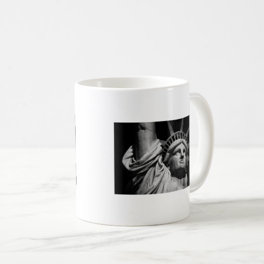 Mug Gros plan Statue blanche noire de la Liberté New Y (Devant droit)